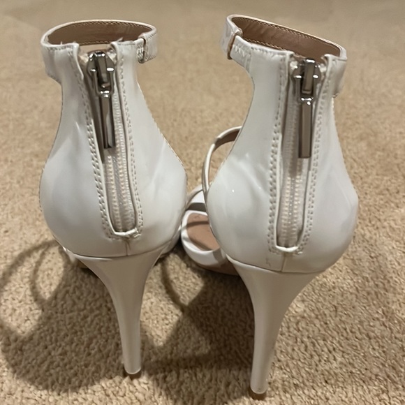 White patent heels - Picture 2 of 5
